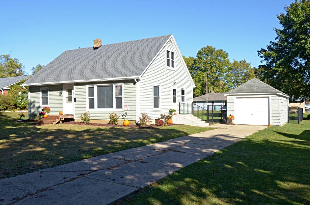 132 S Highland Ave, Jefferson, WI 53549
