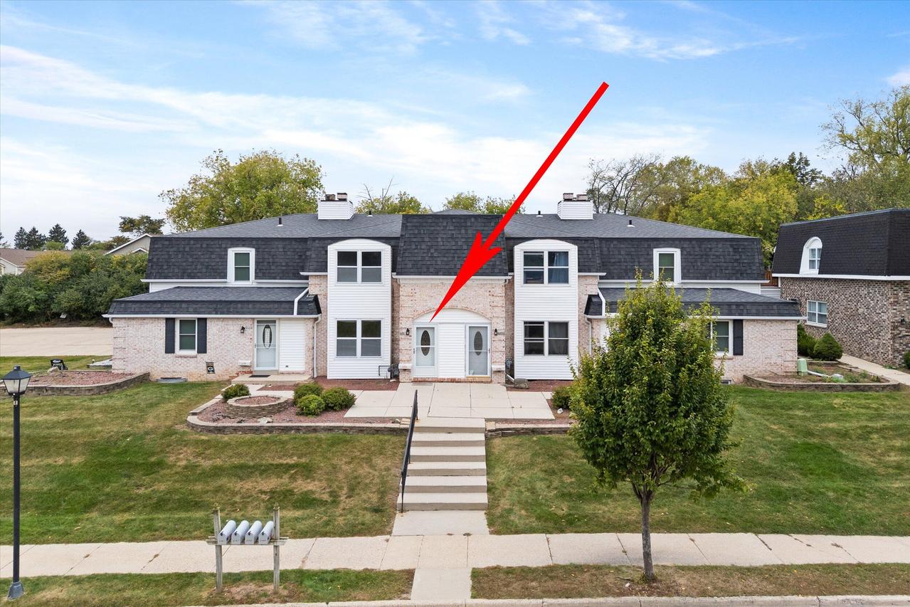 2057 Chateau Ct, Grafton, WI 53024