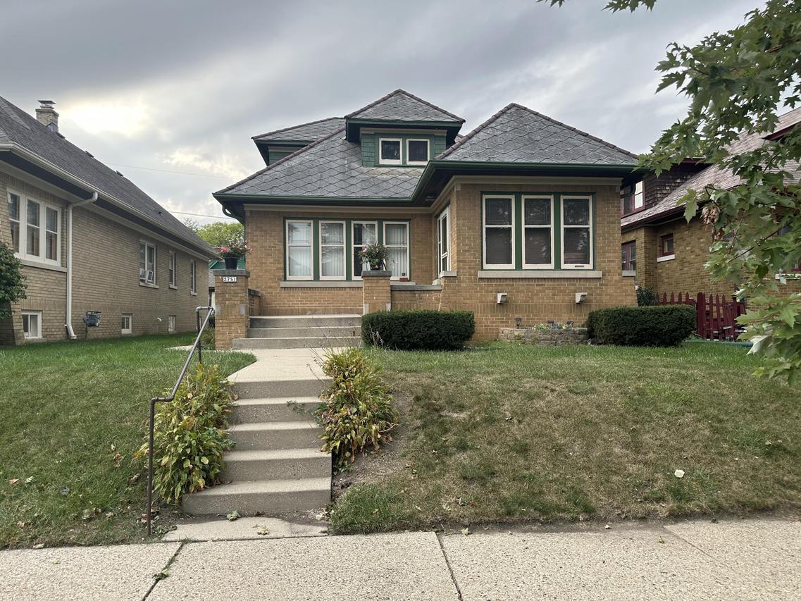 2751 N 55th St, Milwaukee, WI 53210