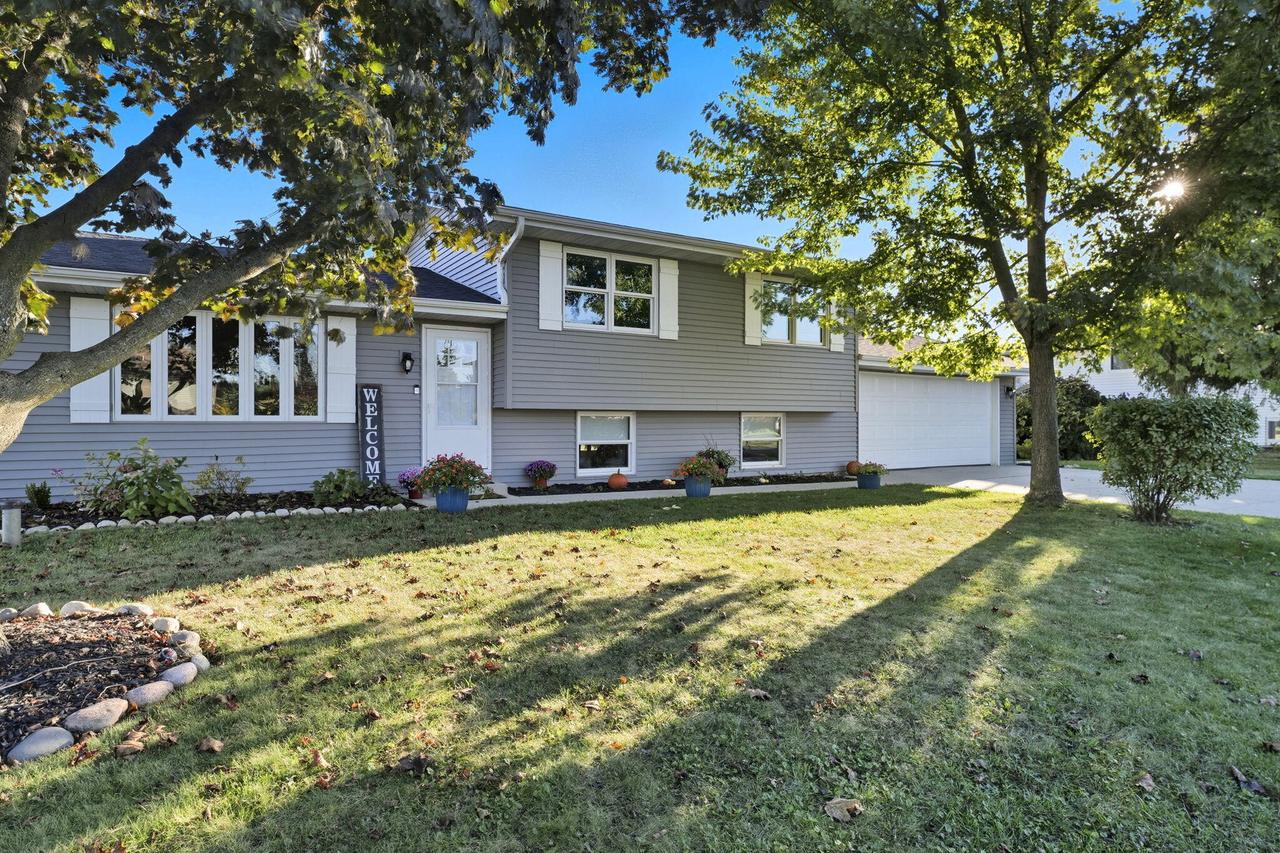 1945 Willow Rd, Twin Lakes, WI 53181