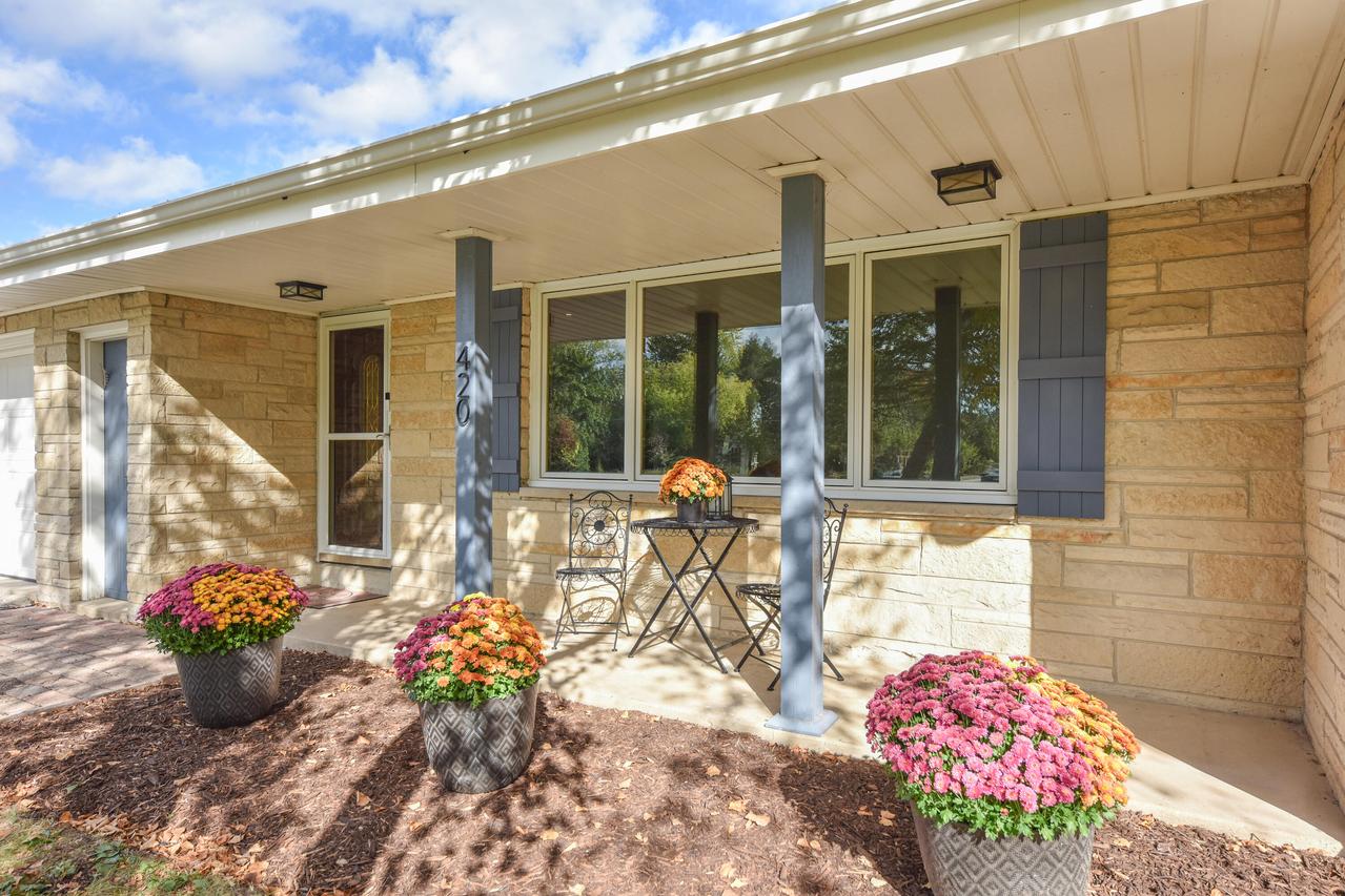 420 W Mequon Rd, Mequon, WI 53092