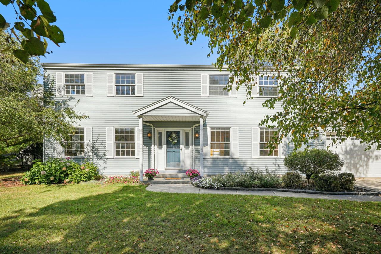 6703 Riverdale Ln, Greendale, WI 53129