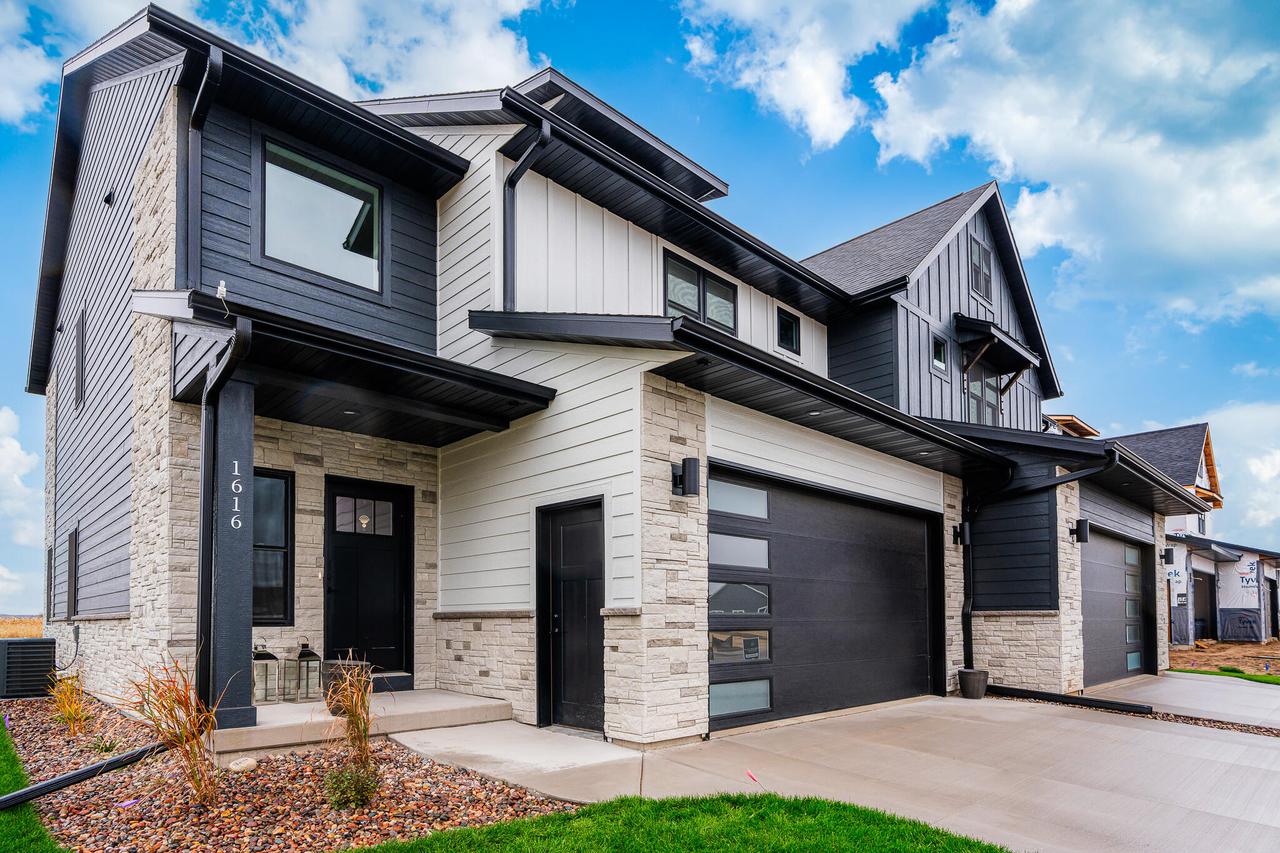 1624 Red Clover St, Holmen, WI 54636