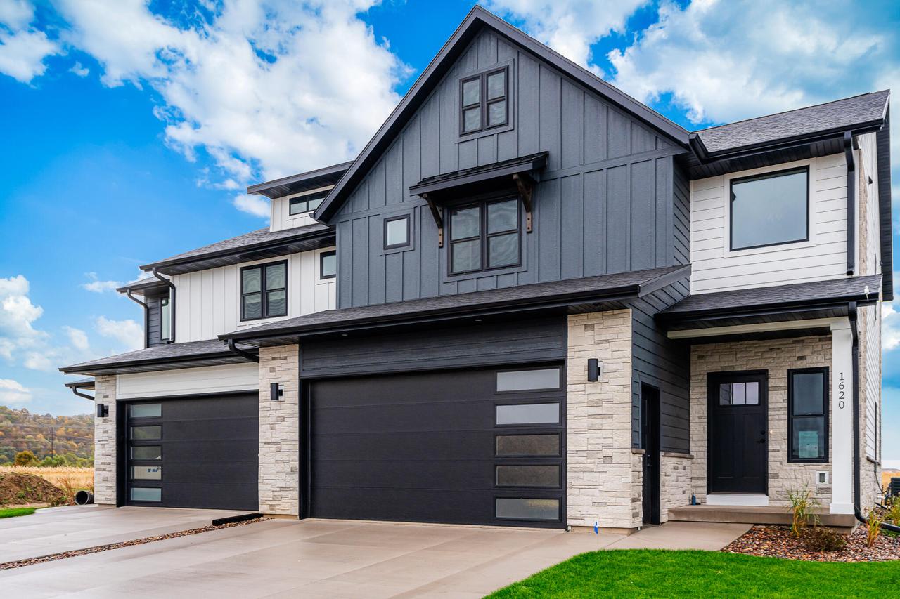 1628 Red Clover St, Holmen, WI 54636