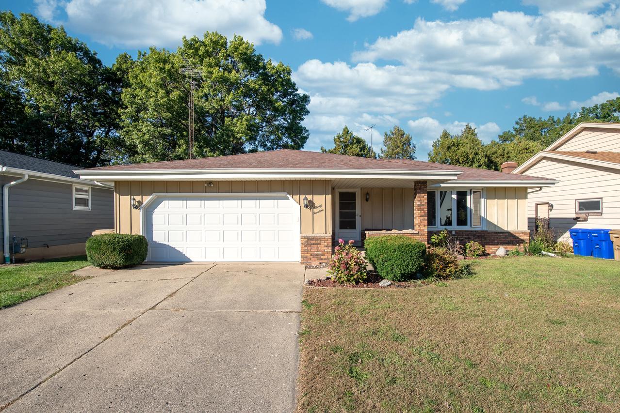 3014 89th St, Kenosha, WI 53142