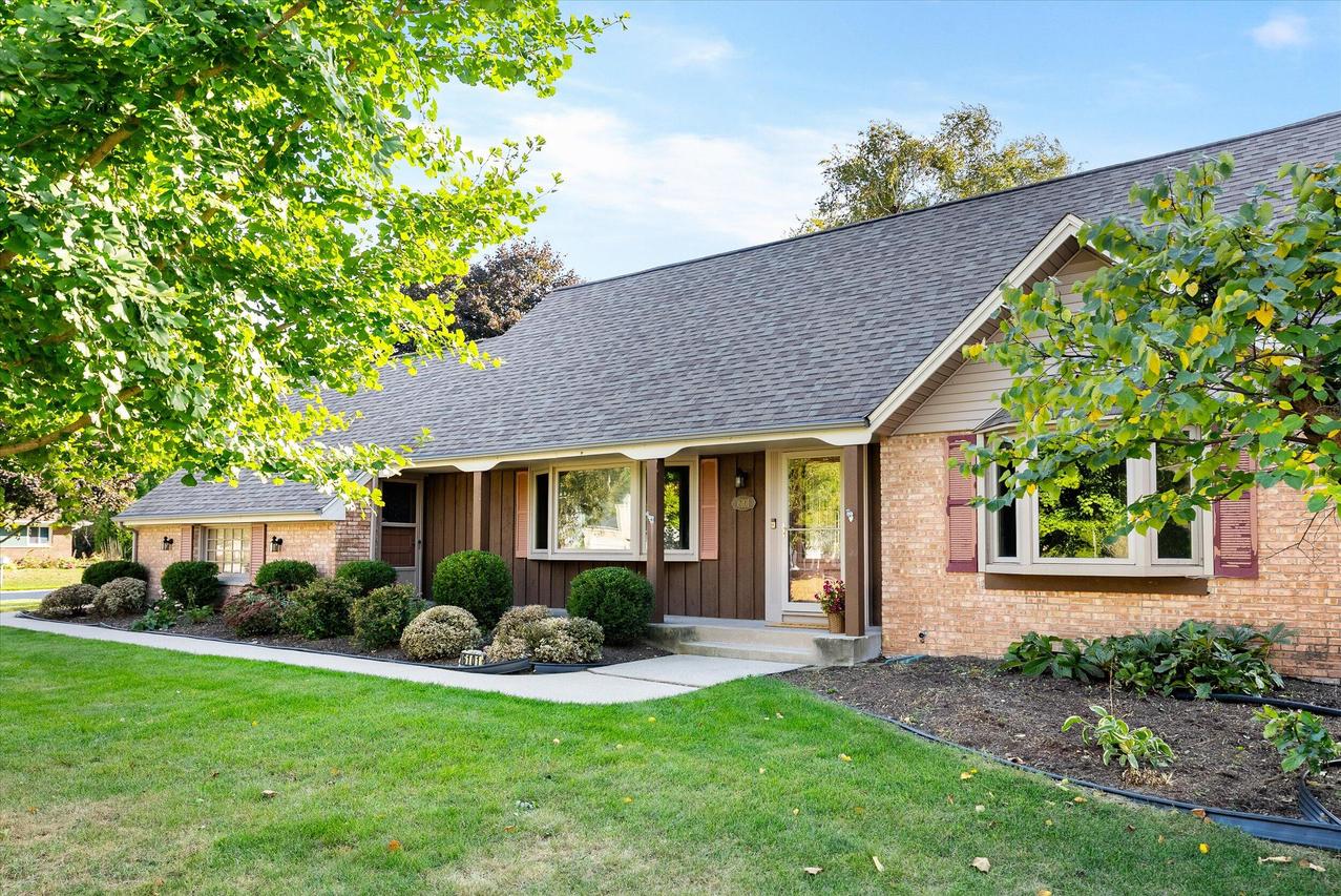 6101 N Alberta Ln, Glendale, WI 53217