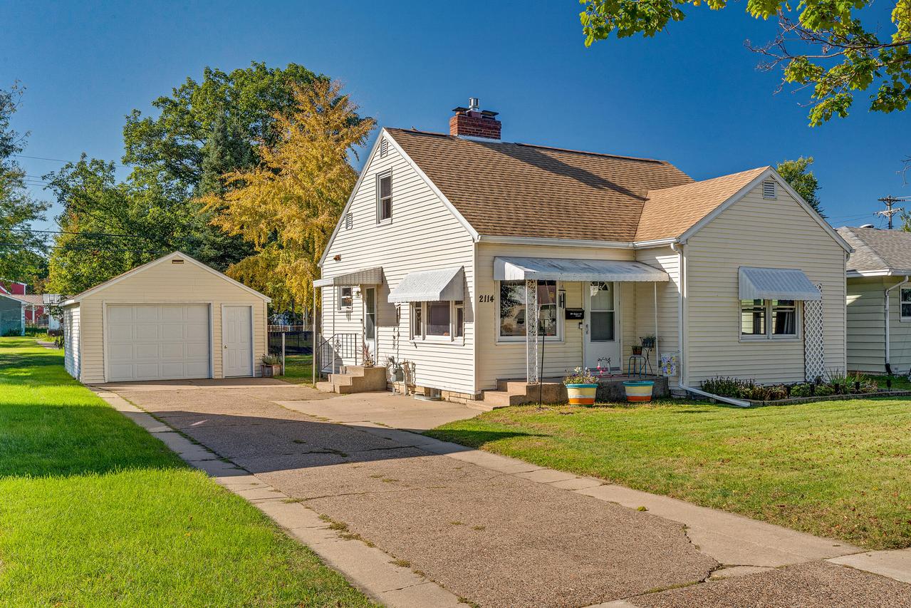 2114 Losey Blvd, La Crosse, WI 54601