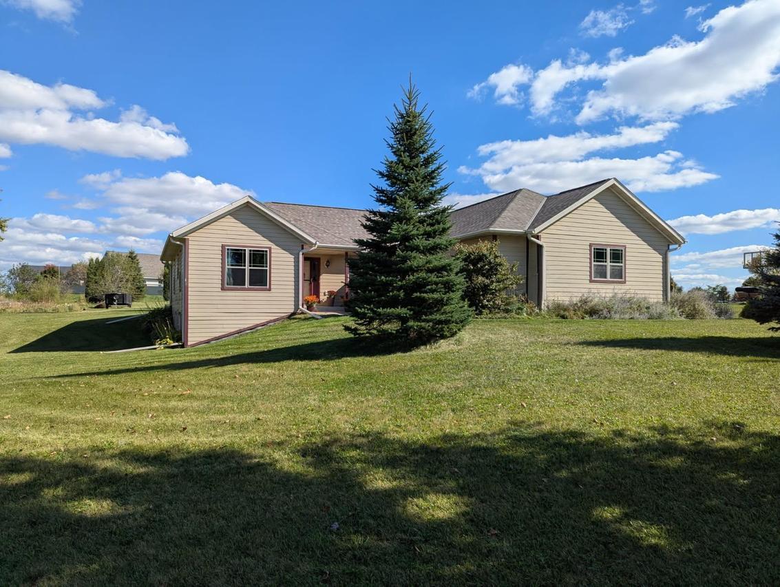 1900 Hillside Rd, Slinger, WI 53086