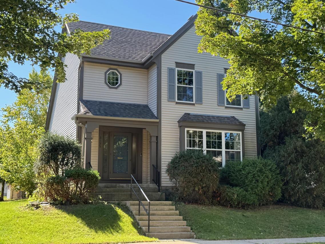 2135 W Vine St, Milwaukee, WI 53205