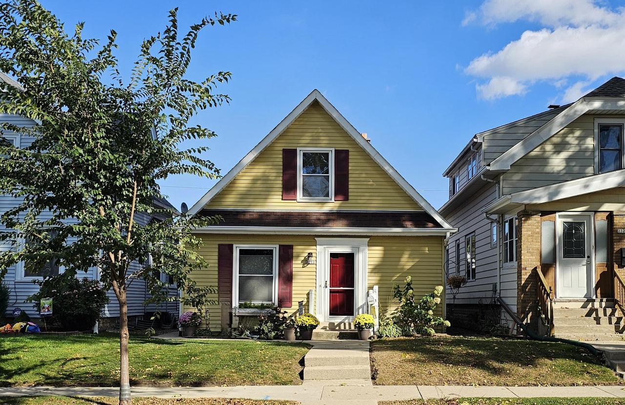 2322 S 64th St, West Allis, WI 53219