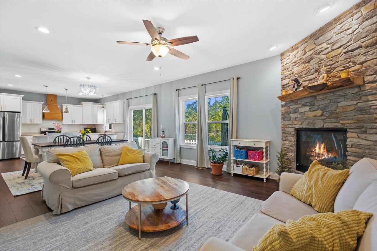 7853 S Ridgewood Dr, Franklin, WI 53132