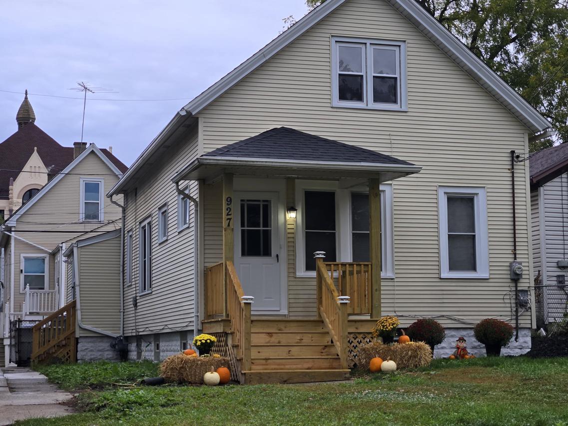 927A S 11th St, Milwaukee, WI 53204