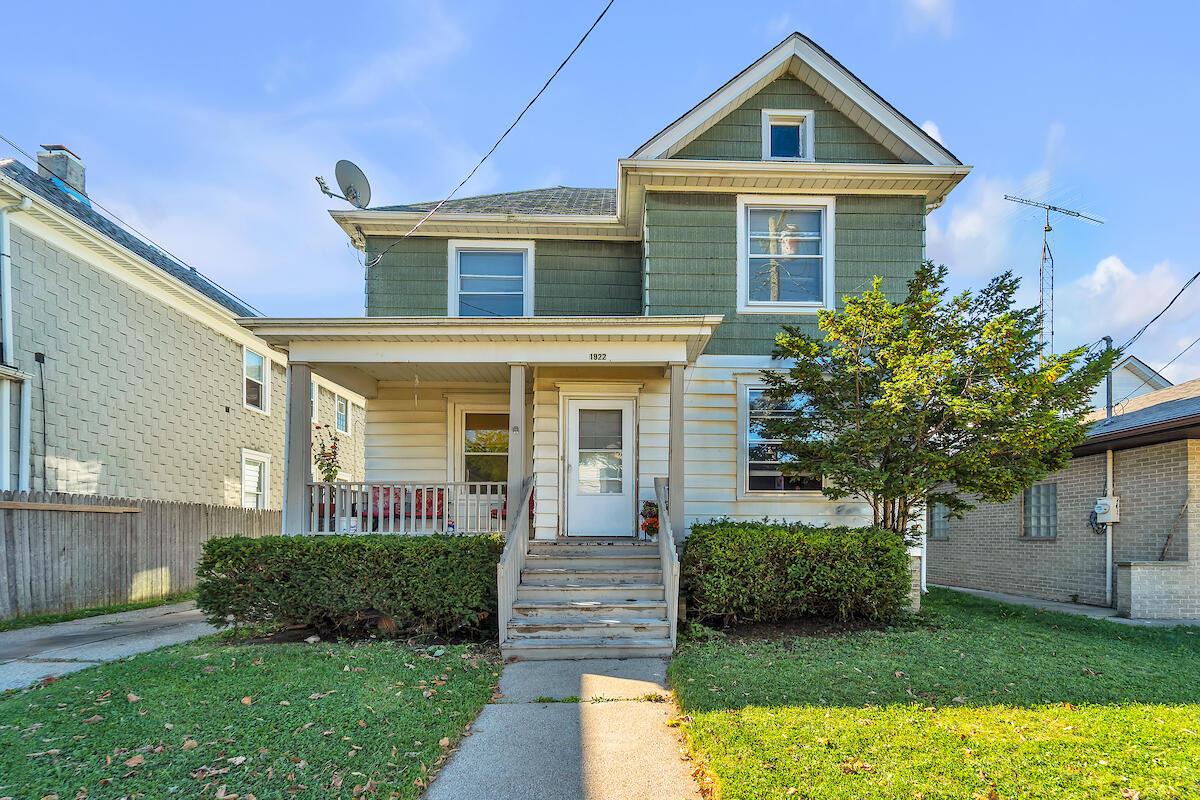 1922 Lasalle St, Racine, WI 53402