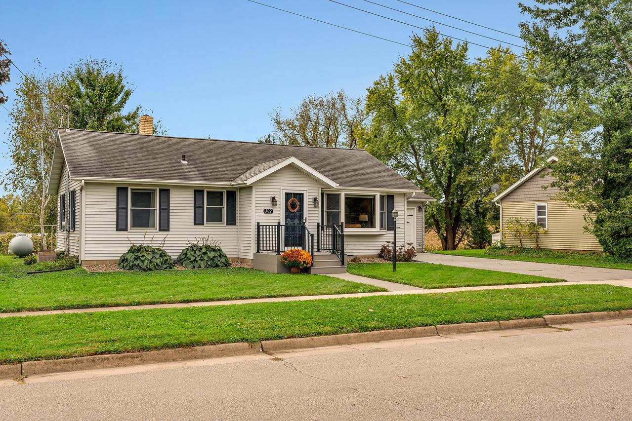 302 Clark St, Melrose, WI 54642