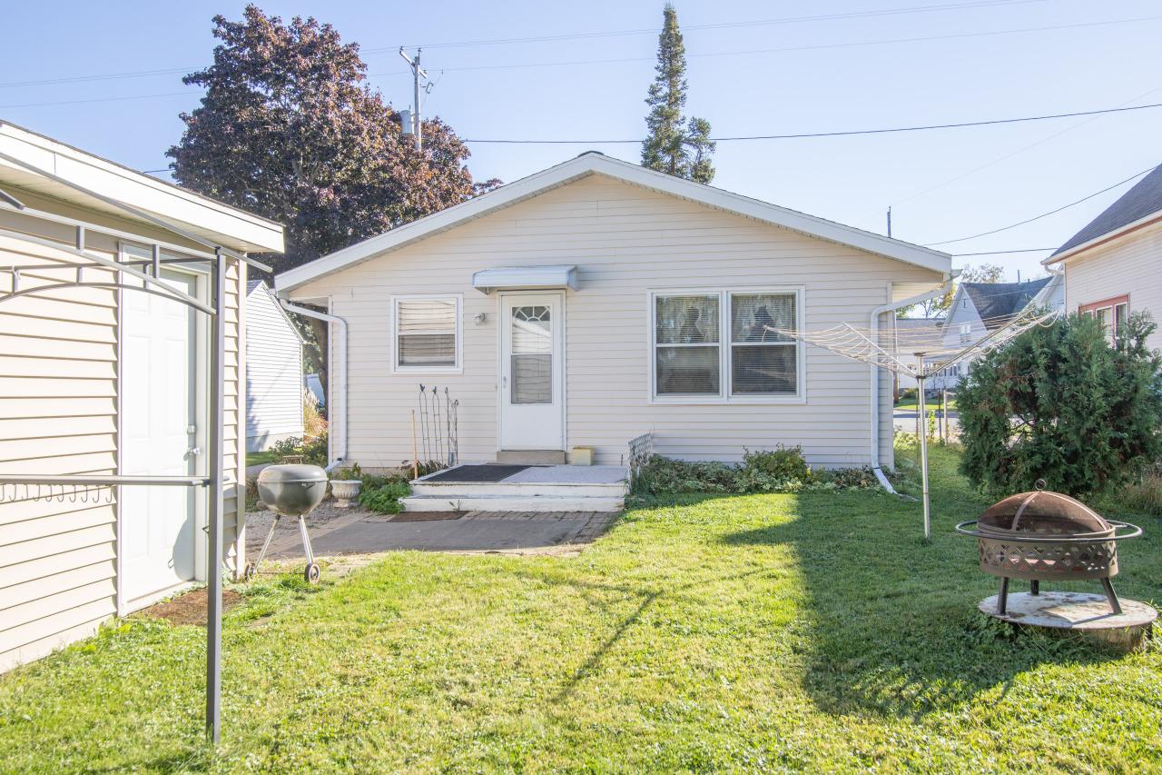 612 Elm St, Watertown, WI 53098