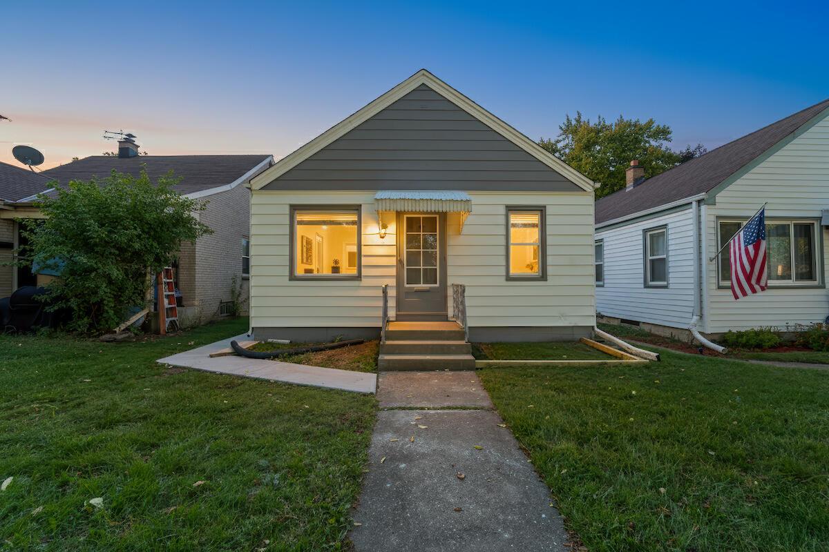 2329 S 77th St, West Allis, WI 53219