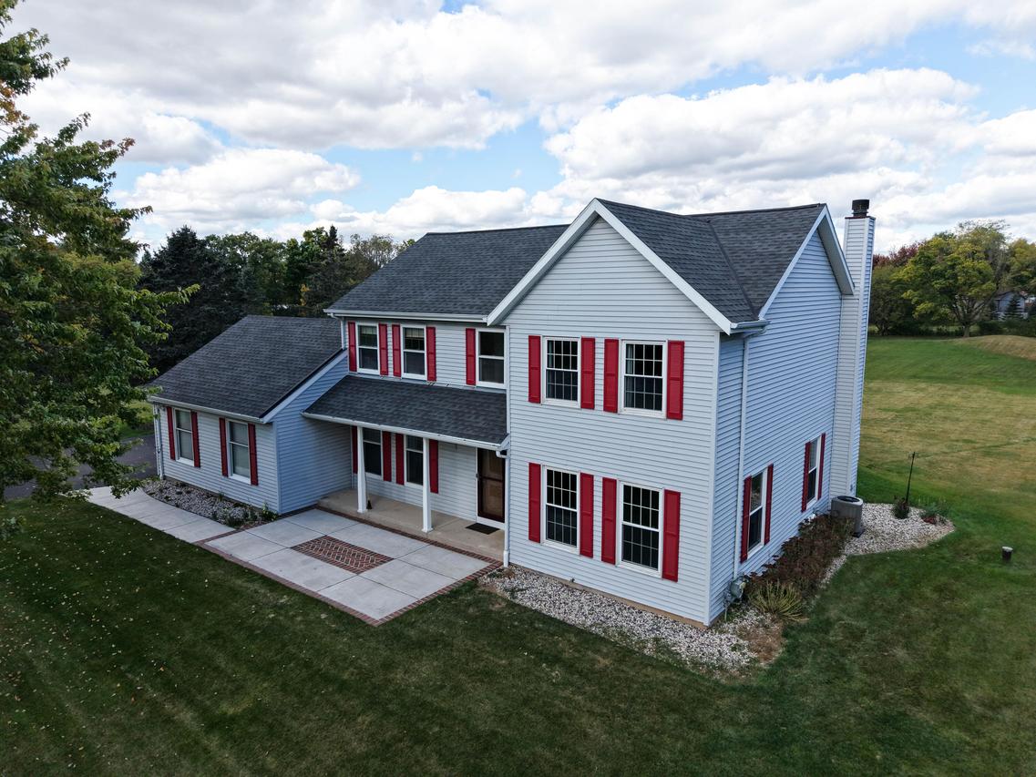 1958 Homestead Ct, Grafton, WI 53012