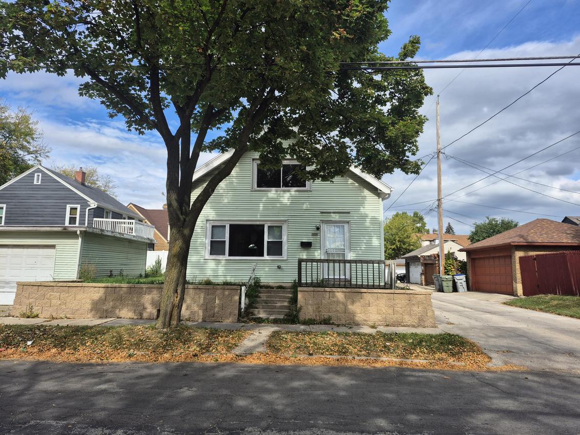 3300 N 44th St, Milwaukee, WI 53216