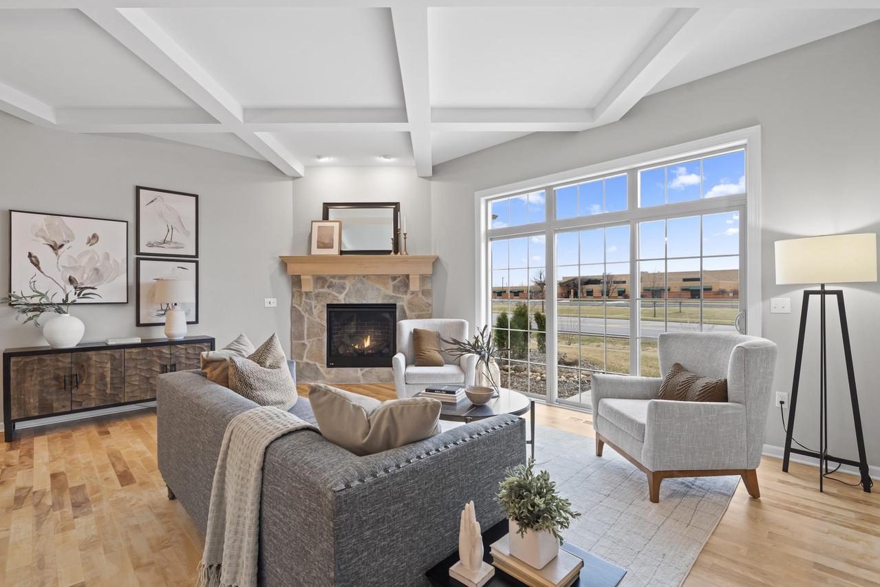 N106W6600 Stone Lake #9, Cedarburg, WI 53012