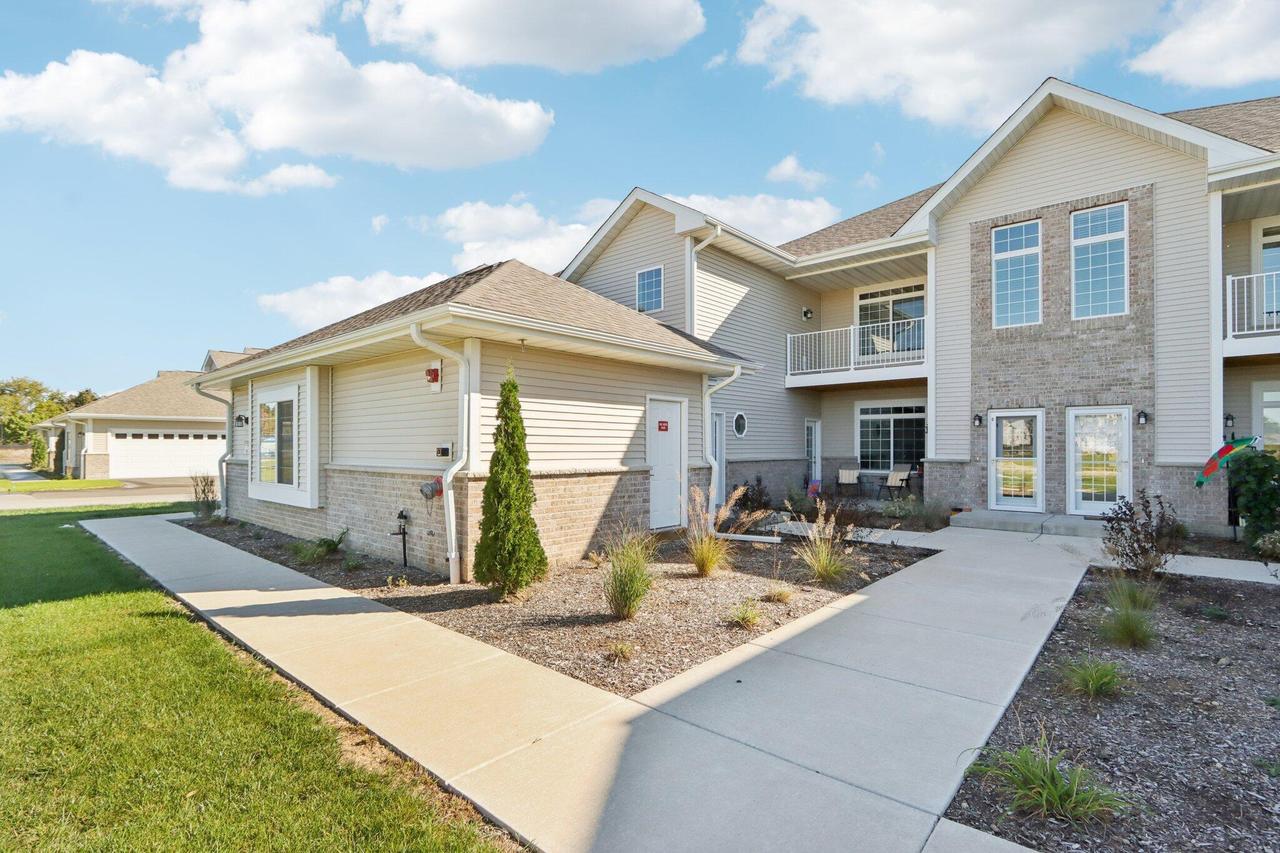 1625 Grey Fox Trl #F, Mukwonago, WI 53149