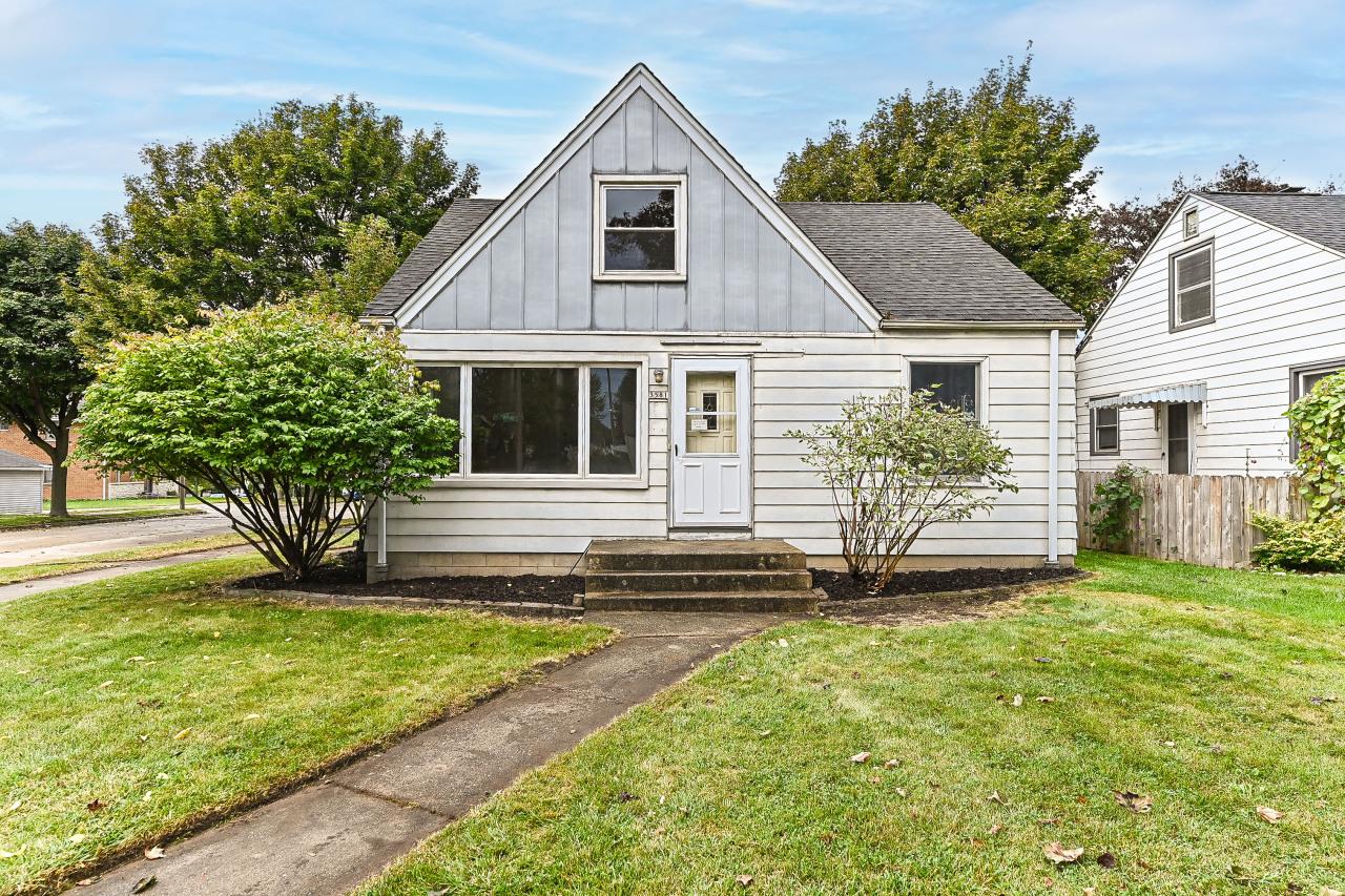 3581 S 20th St, Milwaukee, WI 53221