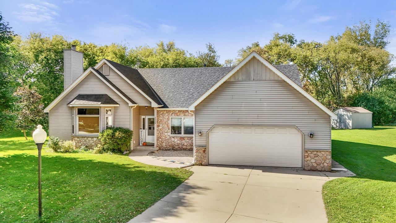 1114 Heron Ct, Mukwonago, WI 53149