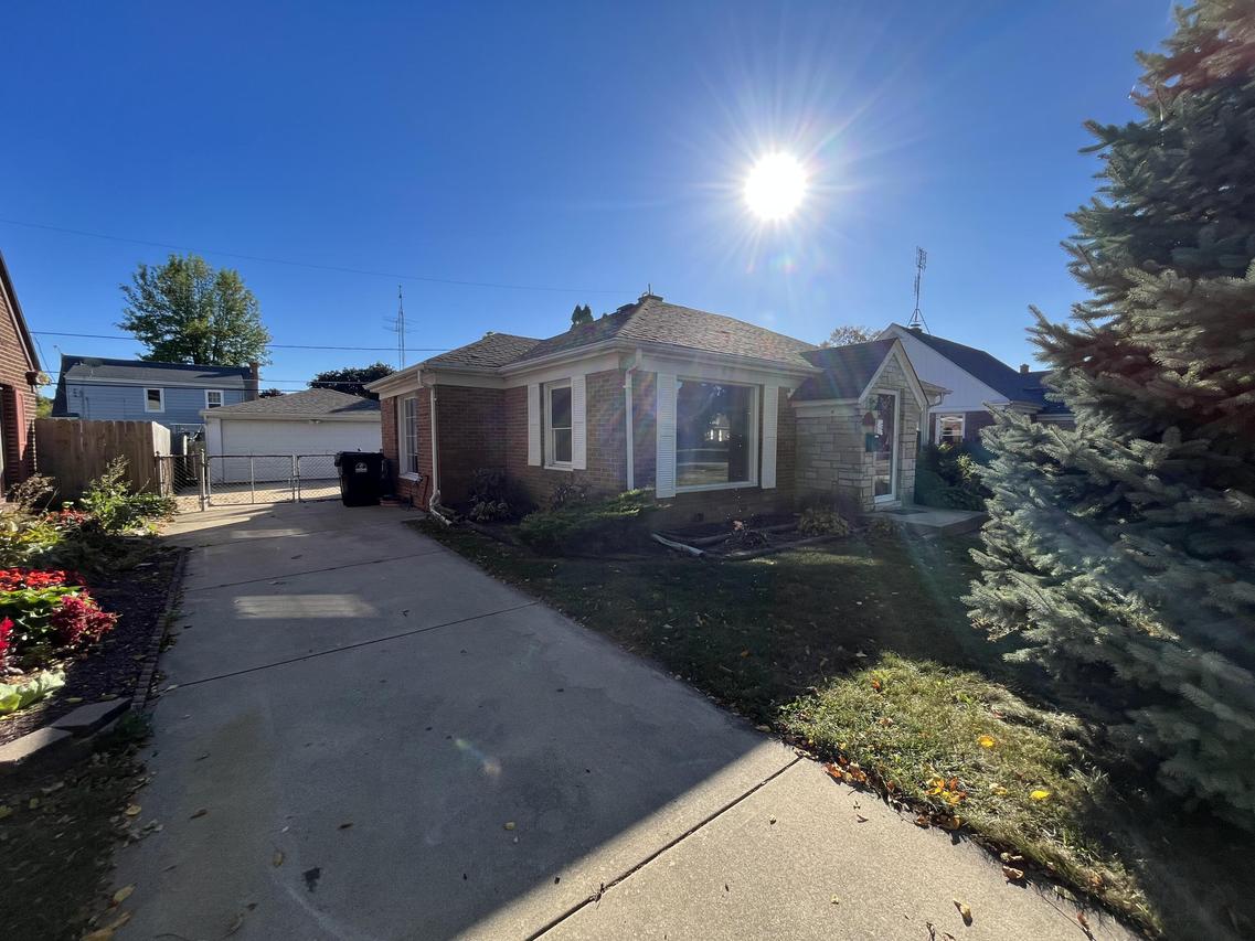 807 Florence Ave, Racine, WI 53402