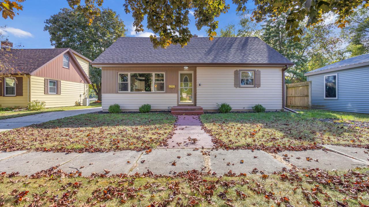 521 Prospect Ave, Sheboygan Falls, WI 53085