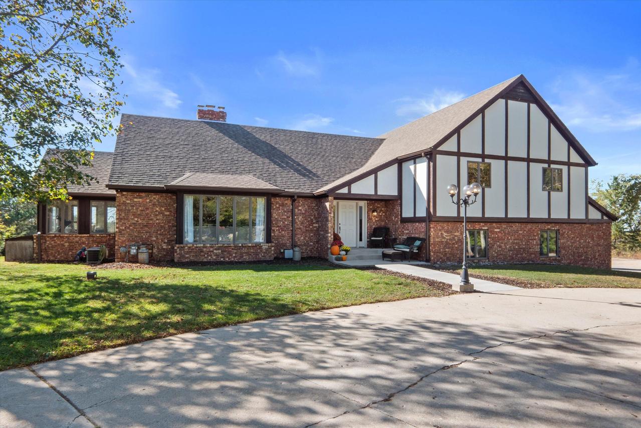 7165 Town Line Rd, West Bend, WI 53090