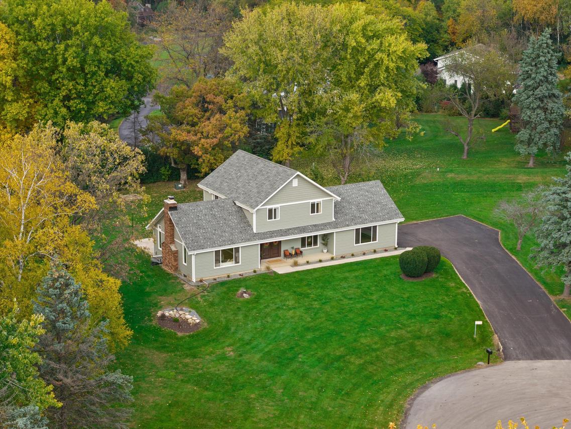 S35W27615 Country Club, Waukesha, WI 53189