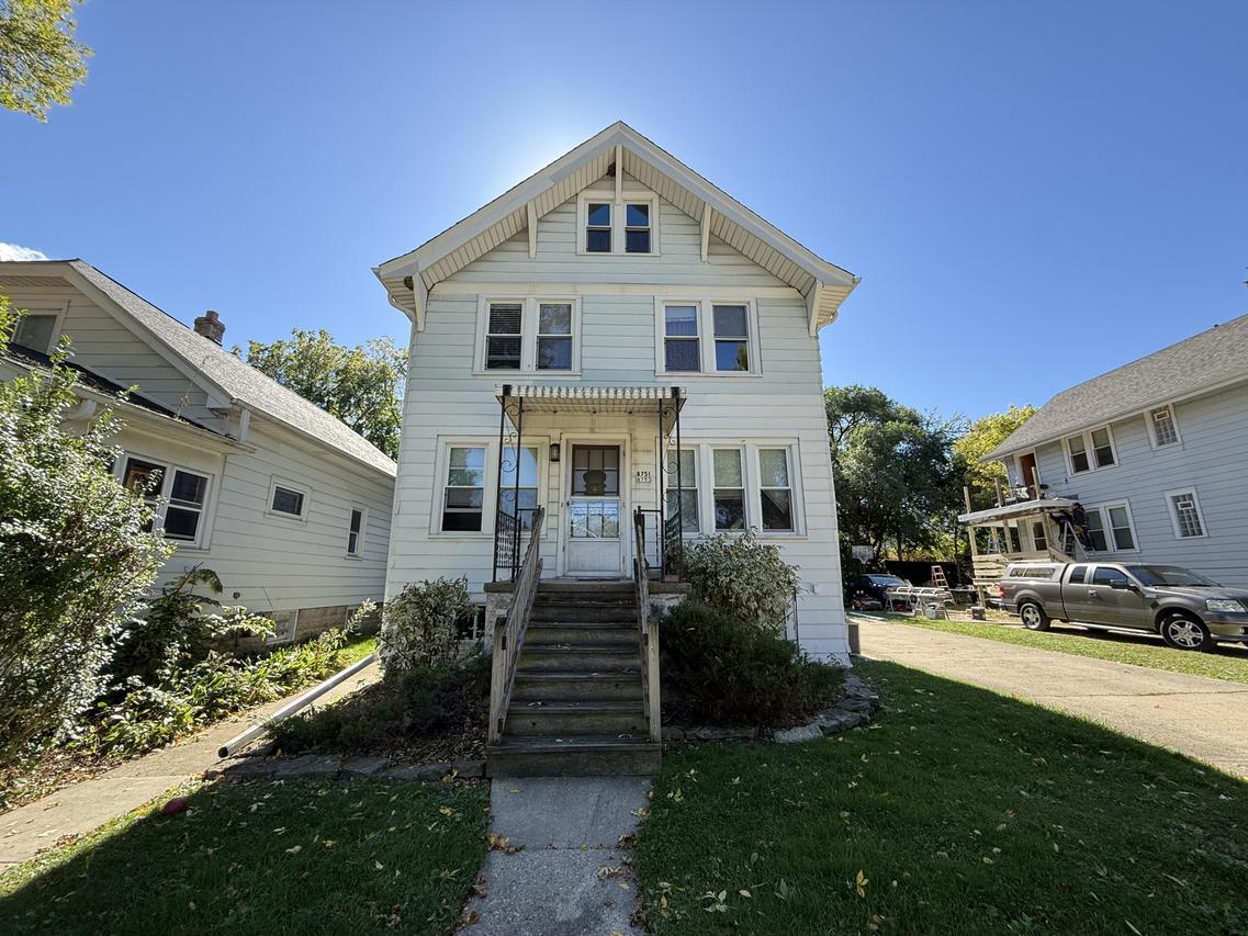 8751 W Maple St, West Allis, WI 53214