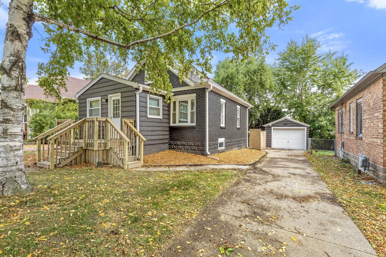 606 S 94th Pl, Milwaukee, WI 53214