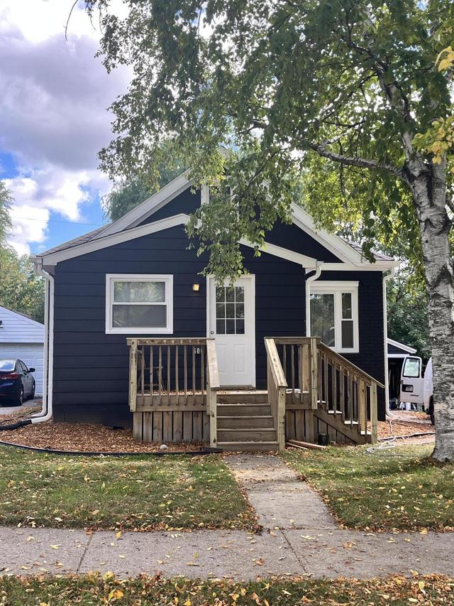 606 S 9th Pl, Milwaukee, WI 53214