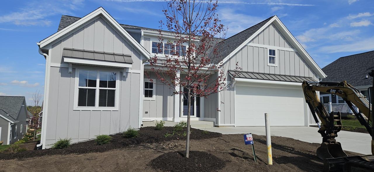 436 Sandy Cir, Pewaukee, WI 53072
