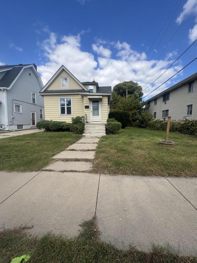 7924 W Becher St, Milwaukee, WI 53219