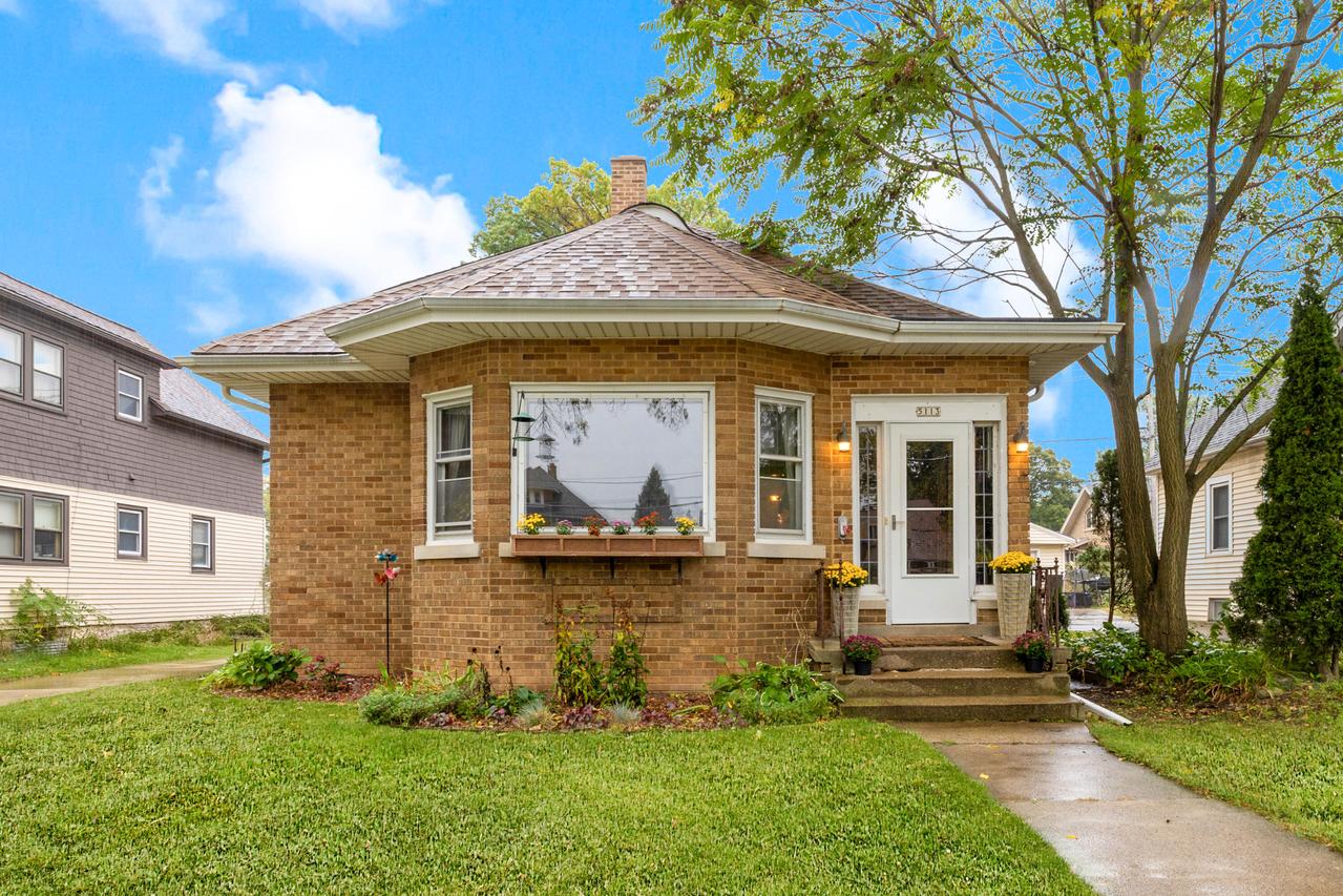 5113 W Wells St, Milwaukee, WI 53208