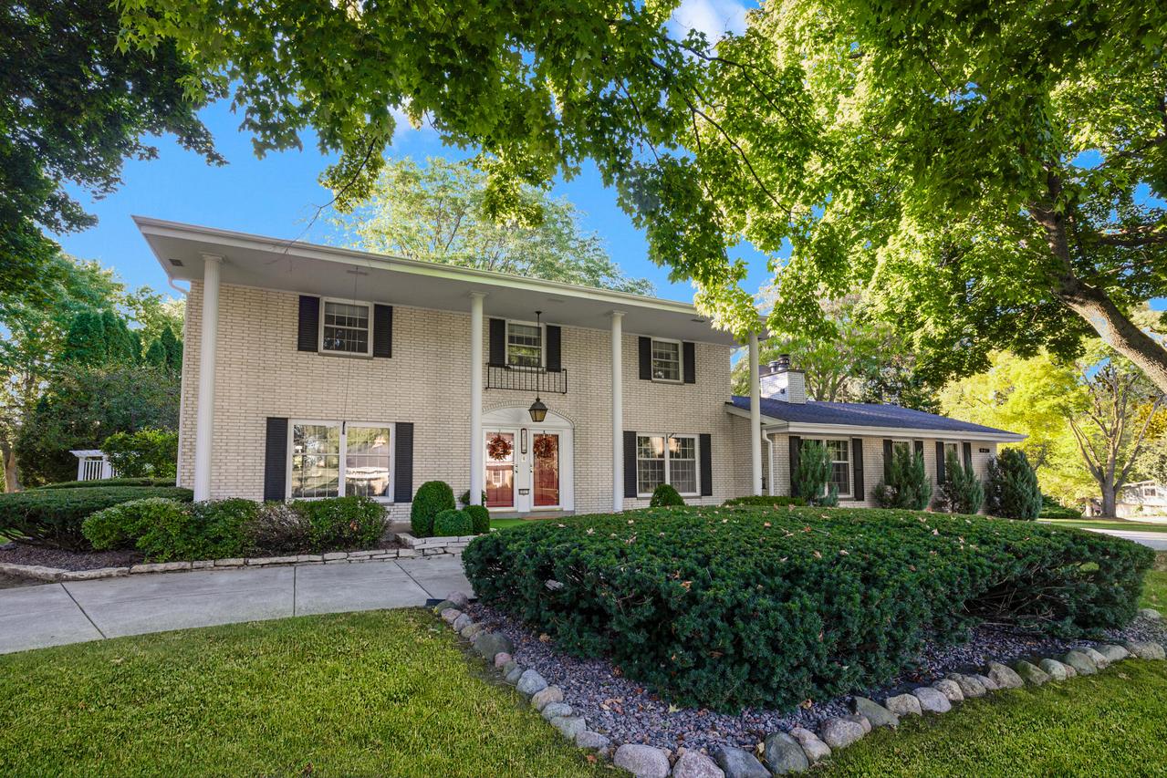 6210 Fisher Ln, Greendale, WI 53129