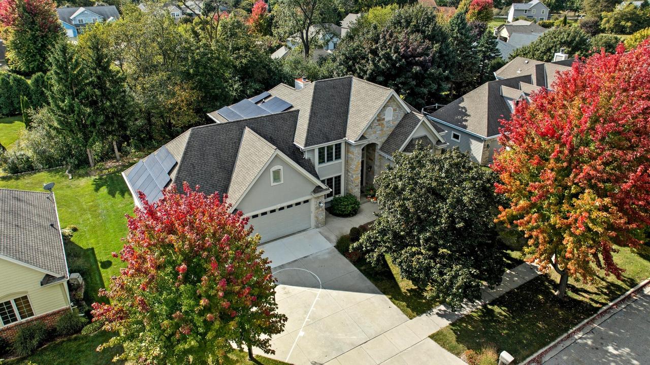 915 Schloemer Dr, West Bend, WI 53095