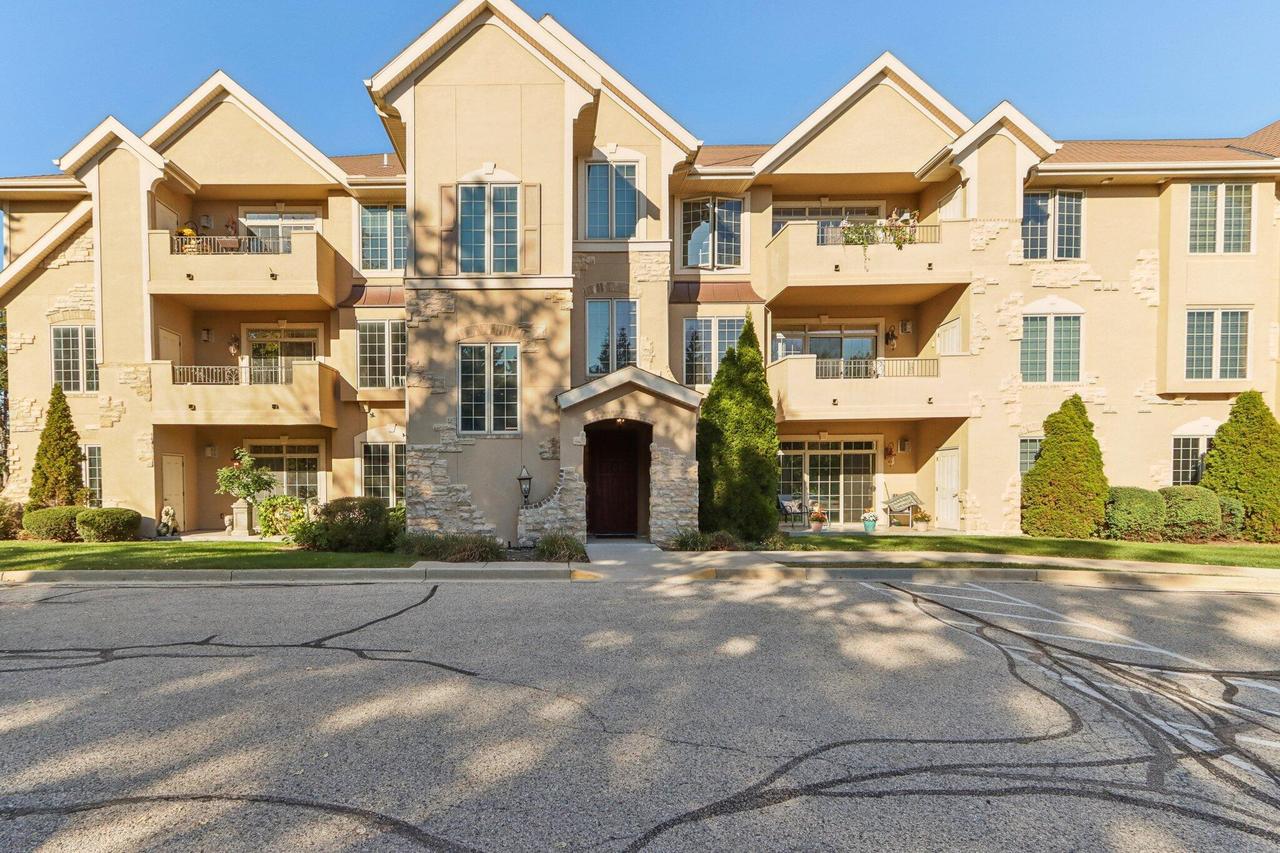 2912 N University Dr #208, Waukesha, WI 53188