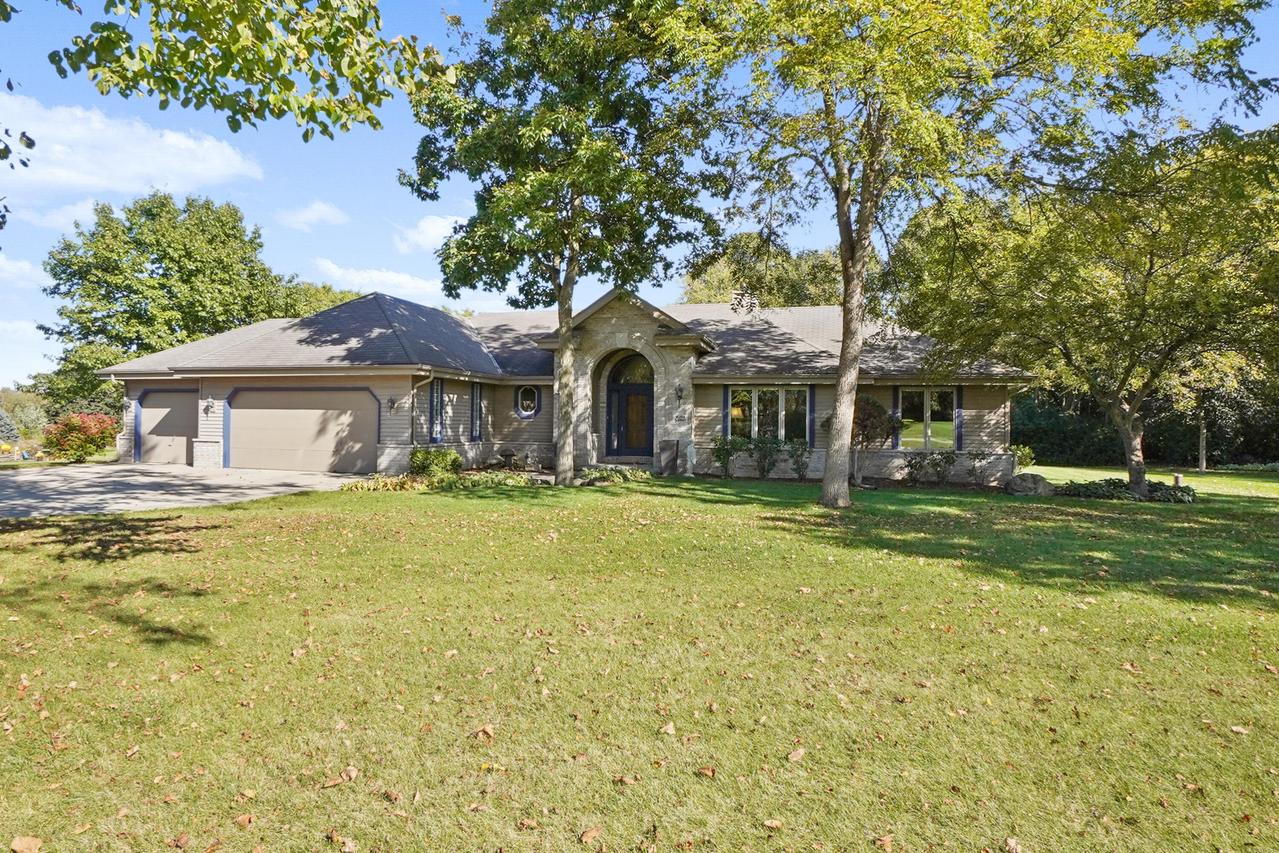 W254S4980 Gruettner Dr, Waukesha, WI 53189