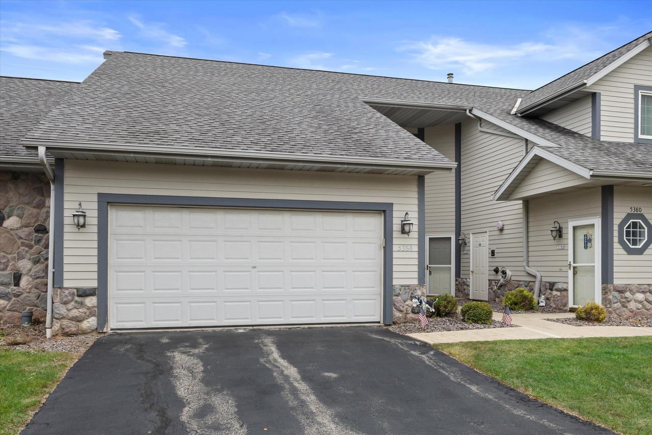 5384 S Hidden Dr #A, Greenfield, WI 53221