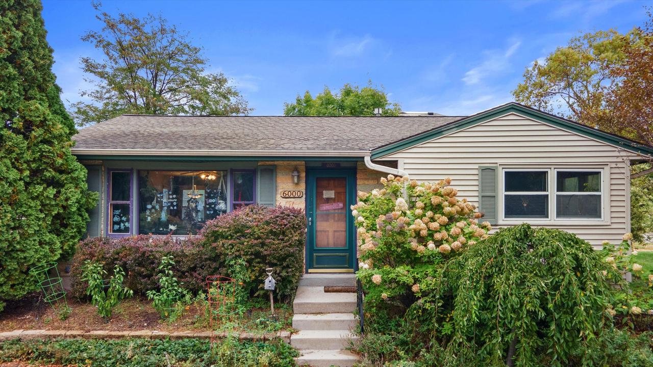 6000 W Lloyd St, Wauwatosa, WI 53213