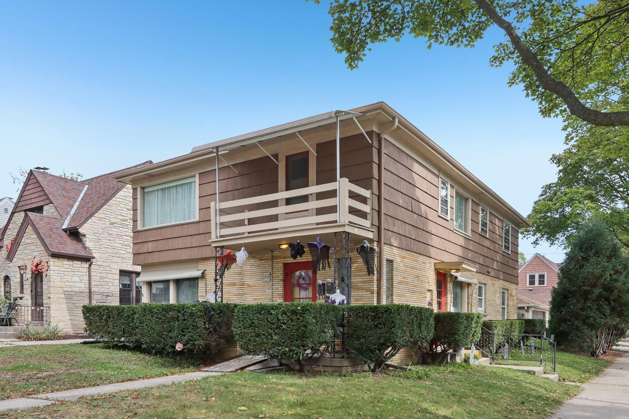 2602 N 72nd St #2604, Wauwatosa, WI 53213