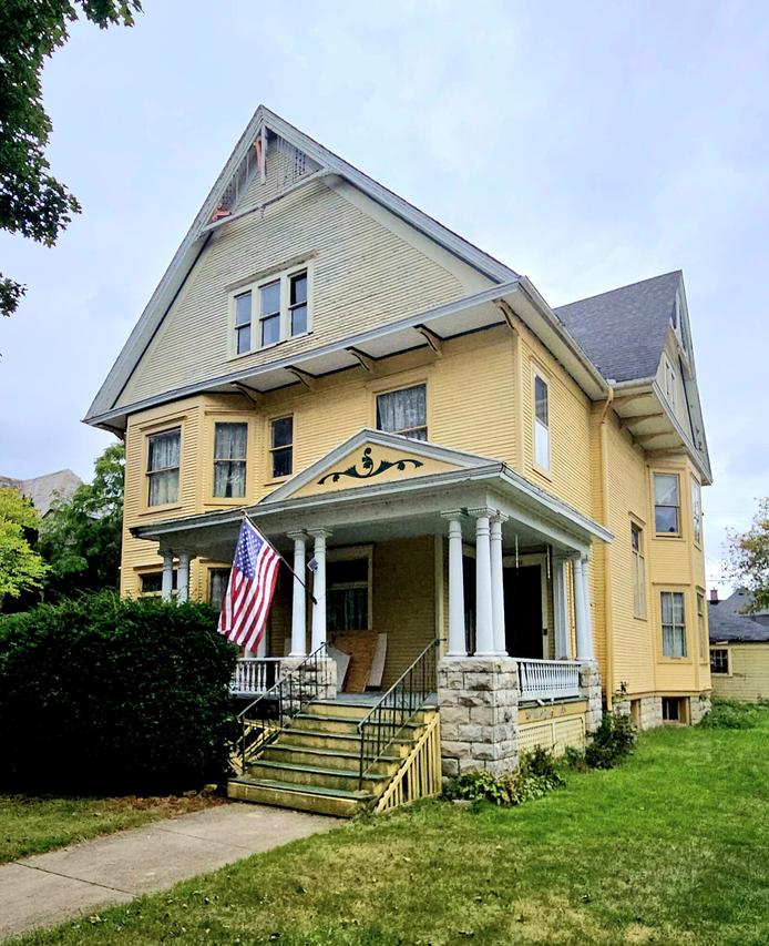 1720 College Ave, Racine, WI 53403