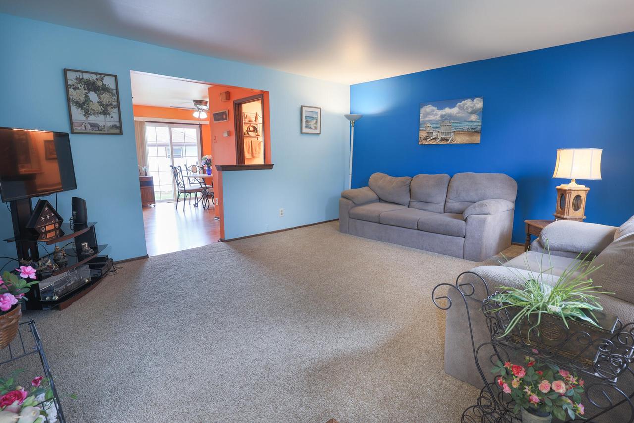 5442 S Nicholson Ave, Cudahy, WI 53110