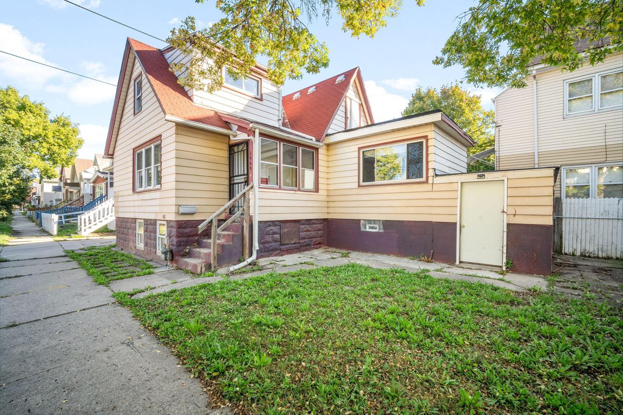 1966 S 7th St, Milwaukee, WI 53204