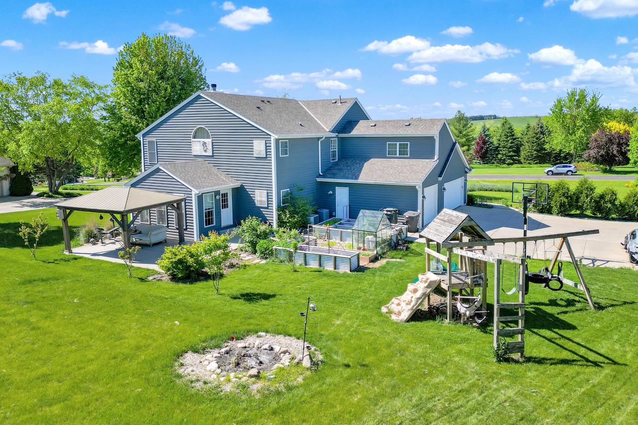 S25W29201 Cambrian Rdg, Genesee, WI 53188