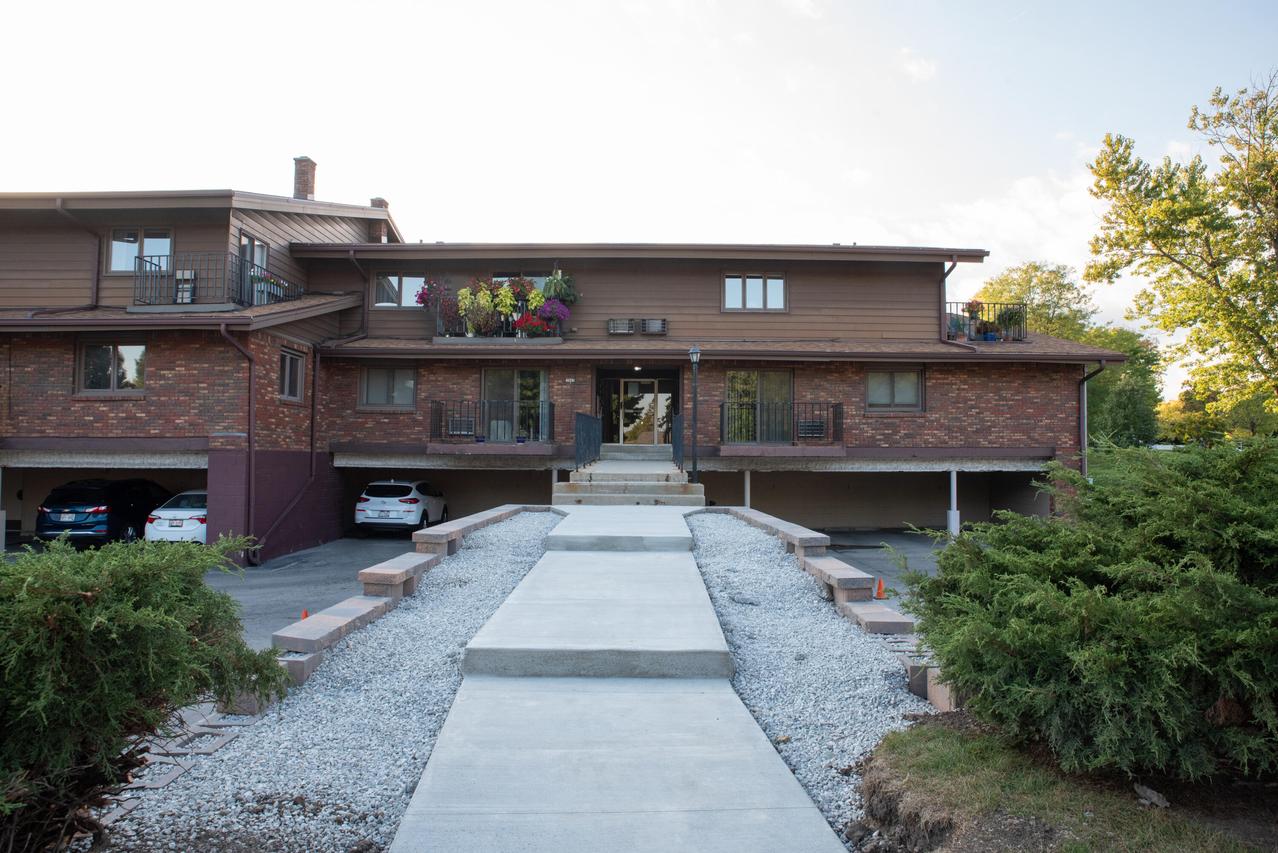 3965 S 84th St #5, Greenfield, WI 53228