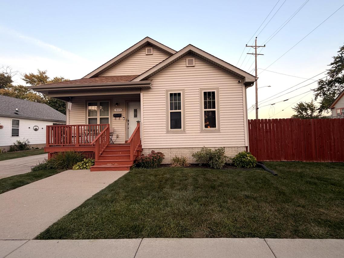 943 Walnut St, Racine, WI 53403