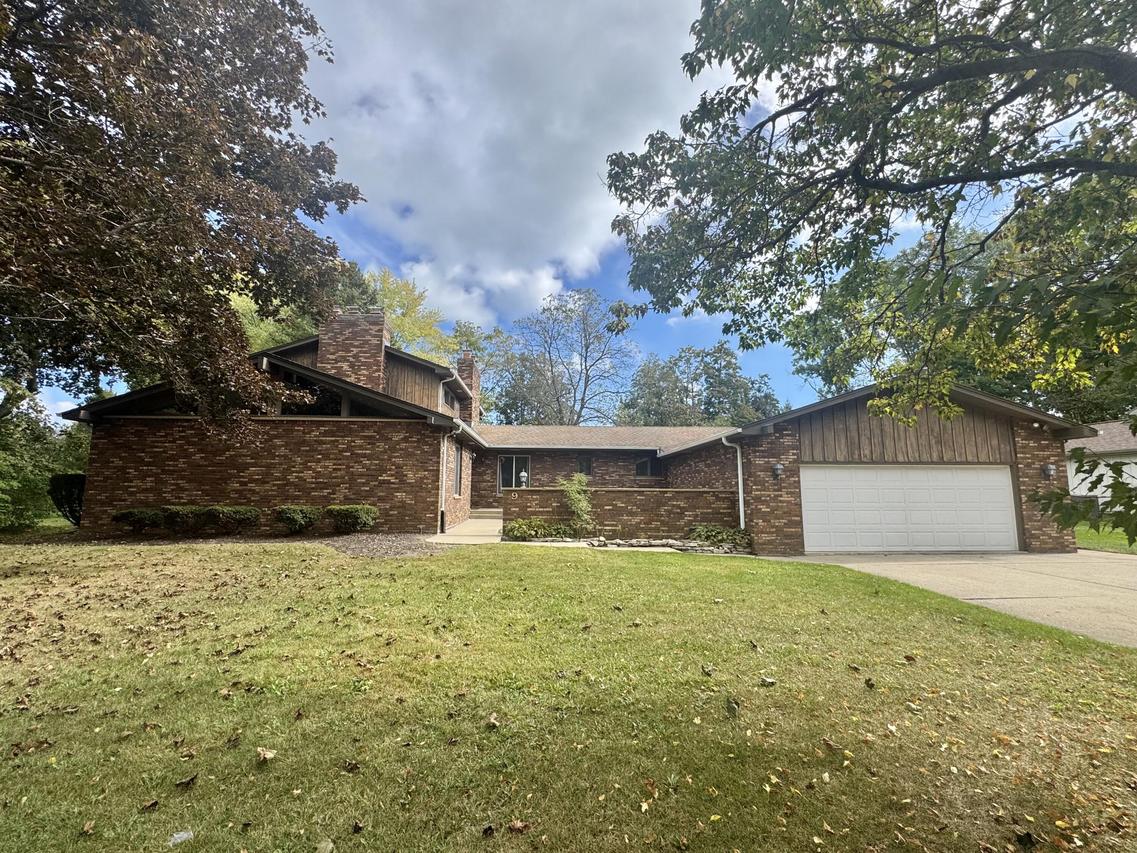 9 Sandalwood Ct, Wind Point, WI 53402